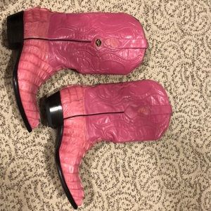 Women’s western pink alligator boots